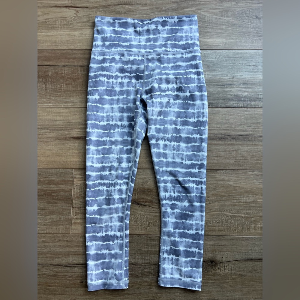 Athleta Elation Printed Capri Tights Tahiti Muted Lilac Women’s XS